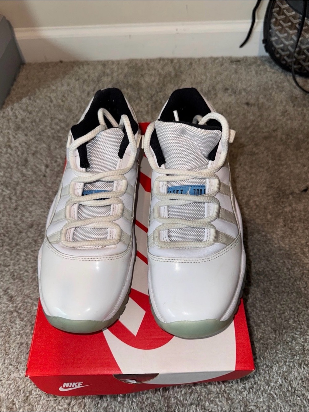 Jordan Men's White and Black Low-Top Athletic Shoes